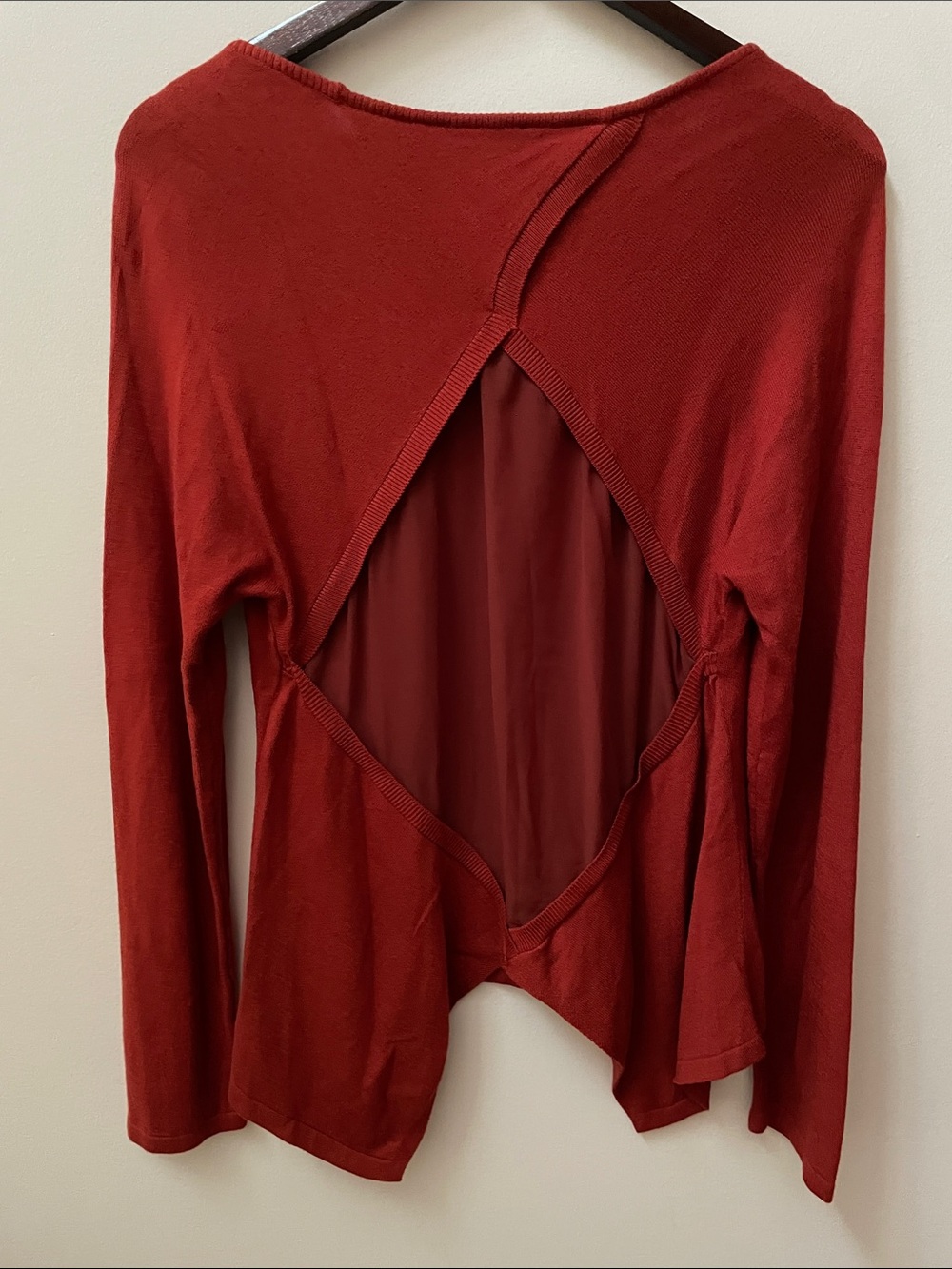 Scoop Neck Long Sleeve Knit Tee with Pocket and Mesh Back - Picture 5 of 5
